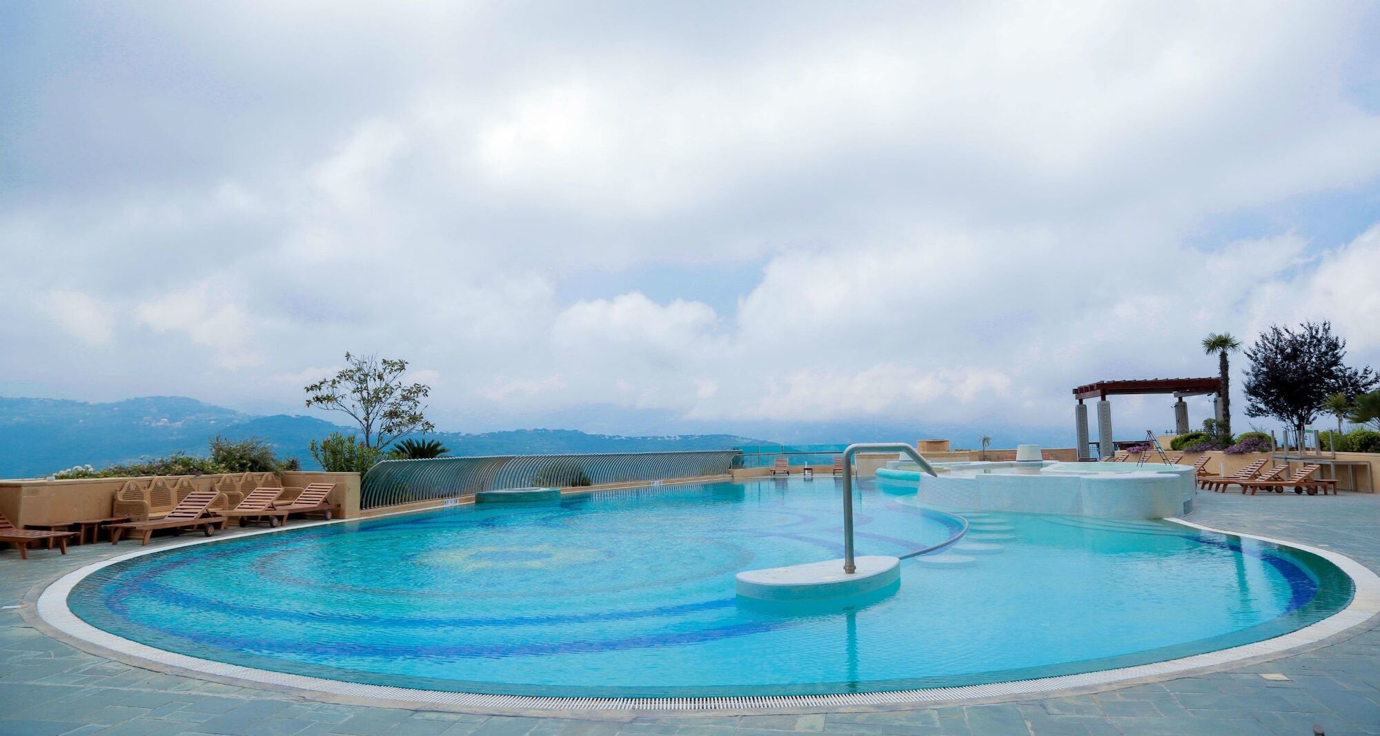 Grand Hills Hotel & Spa Brumana Exterior foto